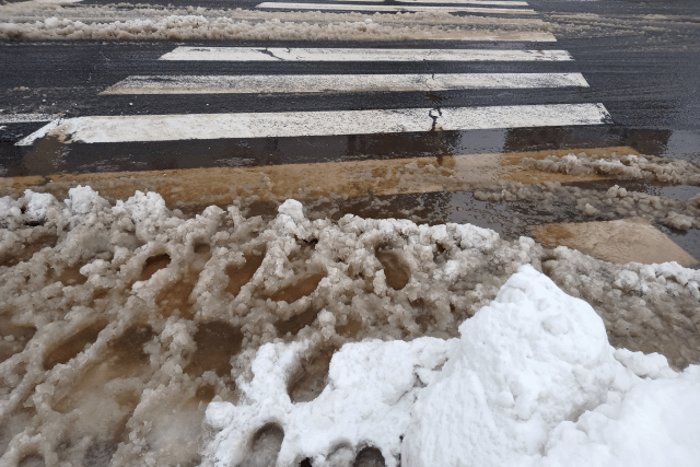 水浸しの横断歩道